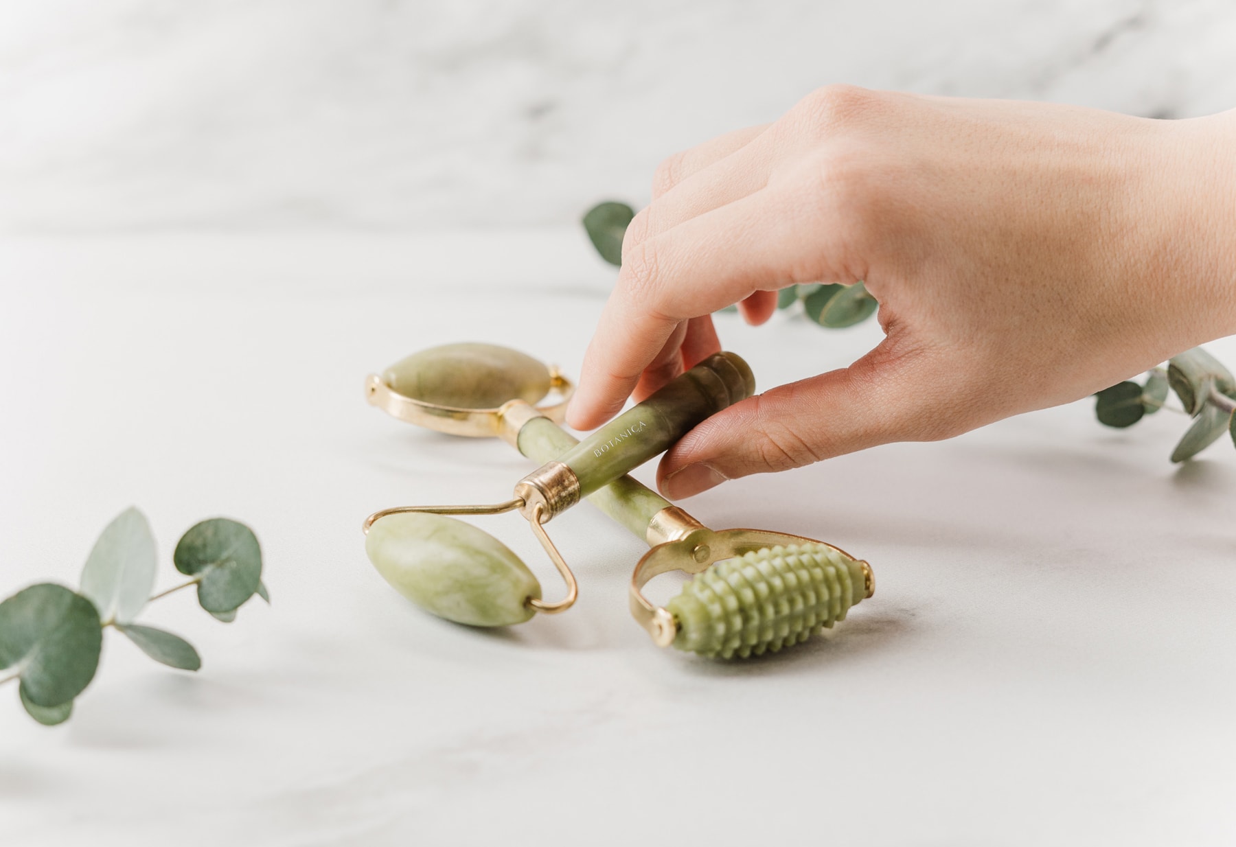 logo dla marki modowej studio projektowe hotmilk