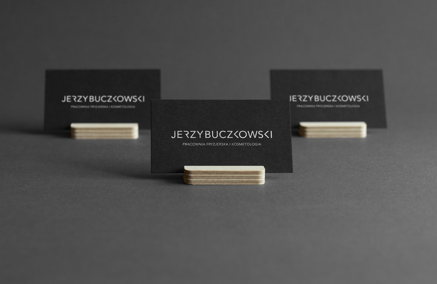 logo dla salonu fryzjerskiego studio projektowe hotmilk